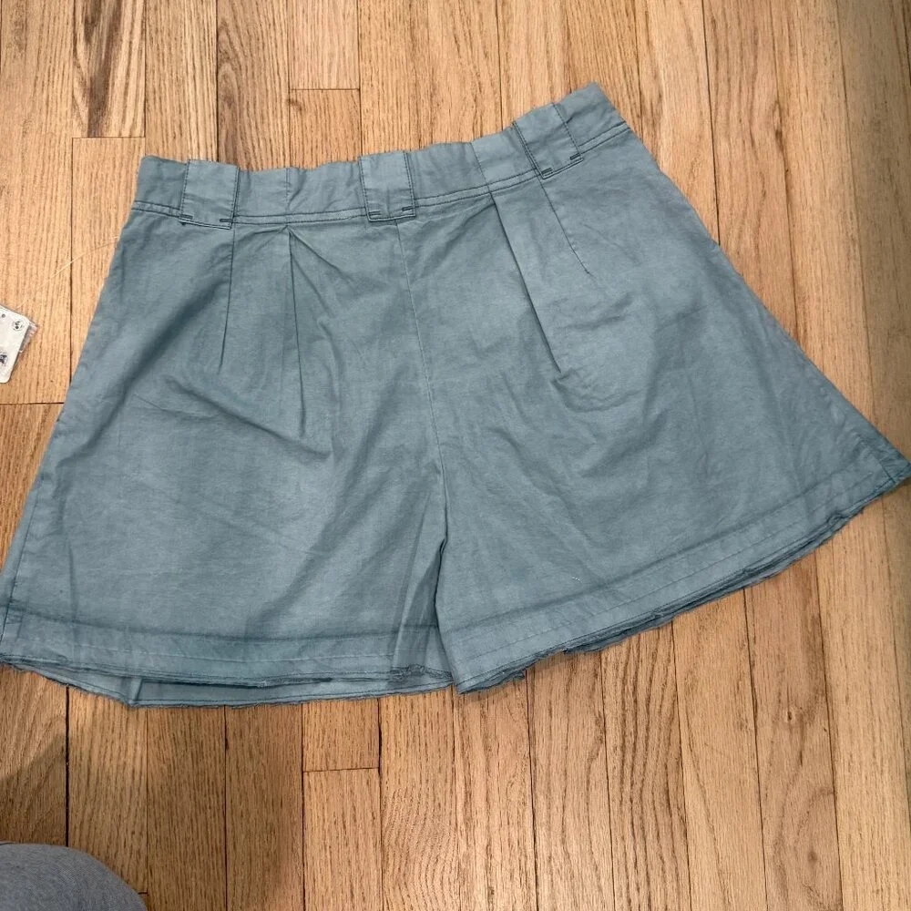 UNLISTED FREE PEOPLE SHORTS SIZE SMALL (4)